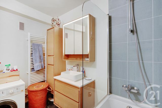 Appartement F5 à vendre - 5 pièces - 93.05 m2 - PARIS - 75015 - ILE-DE-FRANCE - Century 21 Vaugirard Convention Appartement F5 à vendre - 5 pièces - 93.05 m2 - PARIS - 75015 - ILE-DE-FRANCE - Century 21 Vaugirard Convention