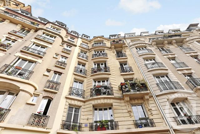 Appartement à vendre - 7 pièces - 130.17 m2 - PARIS - 75015 - ILE-DE-FRANCE - Century 21 Vaugirard Convention Appartement à vendre - 7 pièces - 130.17 m2 - PARIS - 75015 - ILE-DE-FRANCE - Century 21 Vaugirard Convention
