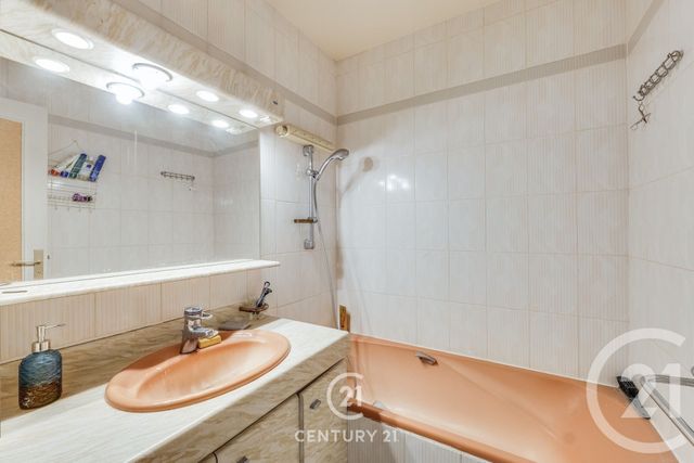 Appartement à vendre - 3 pièces - 73.7 m2 - CHATILLON - 92 - ILE-DE-FRANCE - Century 21 Vaugirard Convention