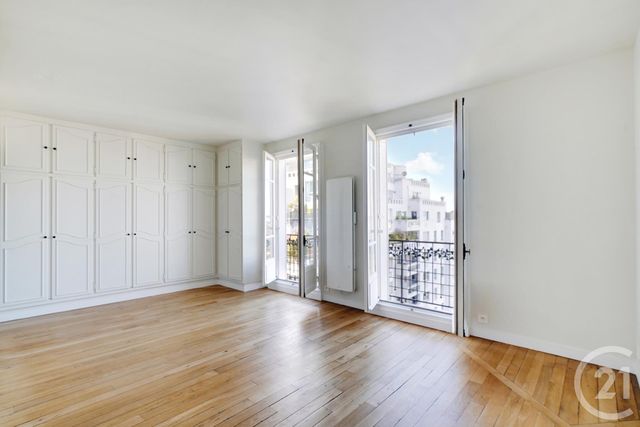  - PARIS - 