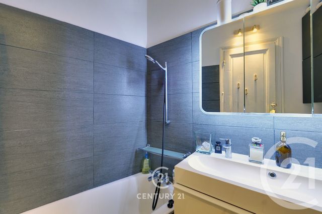 Appartement F3 à vendre - 4 pièces - 73.11 m2 - PARIS - 75015 - ILE-DE-FRANCE - Century 21 Vaugirard Convention