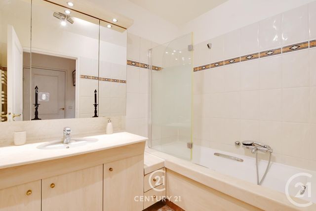 Appartement F3 à vendre - 3 pièces - 84.55 m2 - PARIS - 75015 - ILE-DE-FRANCE - Century 21 Vaugirard Convention