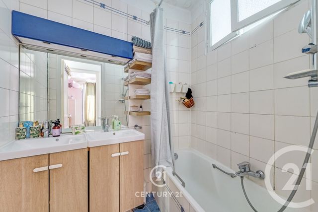 Appartement T4 à vendre - 4 pièces - 70.0 m2 - PARIS - 75015 - ILE-DE-FRANCE - Century 21 Vaugirard Convention