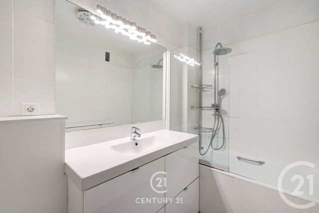 Afficher la photo en grand Appartement T2 à vendre - 2 pièces - 57.54 m2 - PARIS - 75015 - ILE-DE-FRANCE - Century 21 Vaugirard Convention
