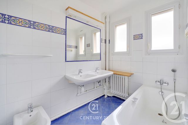 Appartement T4 à vendre - 4 pièces - 80.07 m2 - PARIS - 75015 - ILE-DE-FRANCE - Century 21 Vaugirard Convention