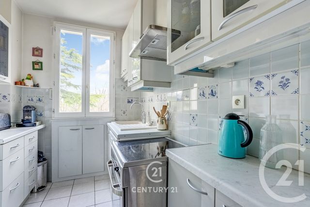 Appartement T5 à vendre - 4 pièces - 85.56 m2 - PARIS - 75015 - ILE-DE-FRANCE - Century 21 Vaugirard Convention