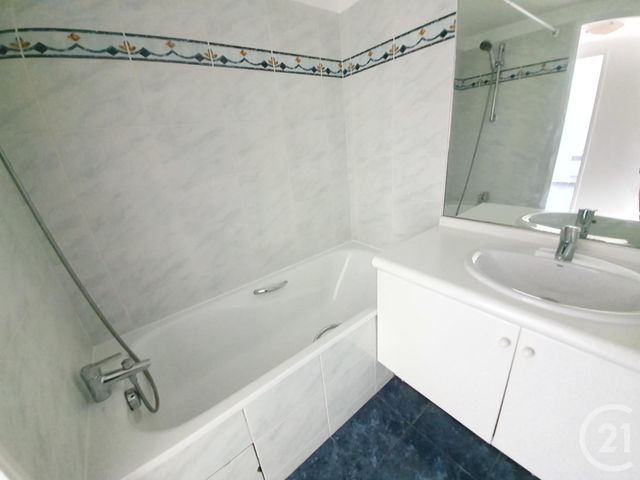 Appartement F3 à louer - 3 pièces - 65.02 m2 - MONTROUGE - 92 - ILE-DE-FRANCE - Century 21 Vaugirard Convention