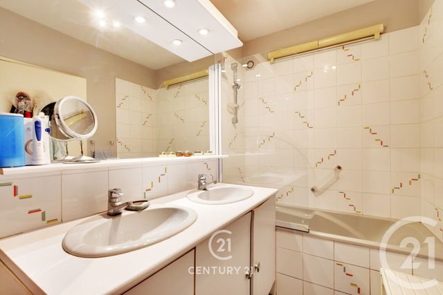 Appartement F5 à vendre - 5 pièces - 92.21 m2 - PARIS - 75015 - ILE-DE-FRANCE - Century 21 Vaugirard Convention